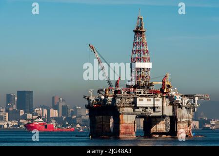 Ölbohranlage in der Guanabara Bay in Rio de Janeiro, Brasilien Stockfoto