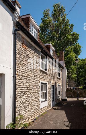 Shoreham-by-Sea, Juli 1. 2022: Church Cottage twitten Stockfoto