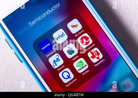 Beliebte Halbleitermarken, Samsung, Intel, SK Hynix, Micron Technology, Apple Inc, Broadcom, Qualcomm, Nvidia und Texas Instruments auf einem iPhone Stockfoto