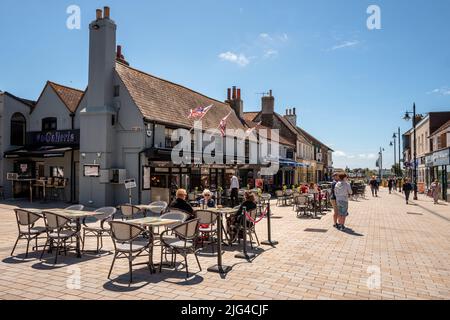 Shoreham-by-Sea, Juli 1. 2022: Fußgängerzone in der East Street Stockfoto