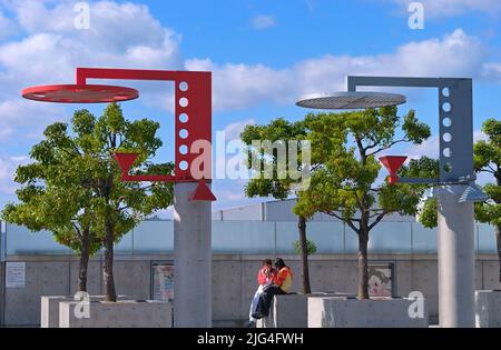 Tägliches Leben im futuristischen Open Court Kyoto JR Station - The Cube, Kyoto JP Stockfoto