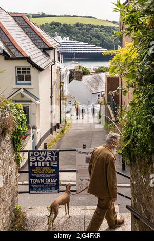 Das Luxuskreuzfahrtschiff Scenic Eclipse der Scenic Group auf Besuch in Fowey, Cornwall, Großbritannien Stockfoto