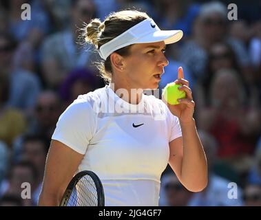 London, Gbr. 07.. Juli 2022. London Wimbledon Championships Day 07/07/2022 Simona Halep (ROU) verliert Halbfinalspiel Kredit: Roger Parker/Alamy Live News Stockfoto