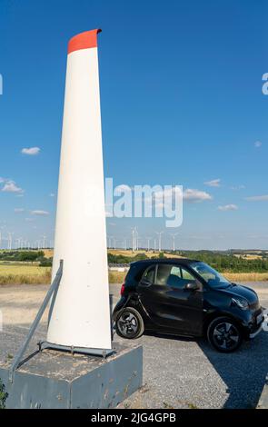 Gemeinde Windpark Westernfeld-Buchgarten, bei Lichtenau, 11 Windturbinen, kostenlose Ladestation für E-Autos am Windpark, kooperativ organisiert Stockfoto