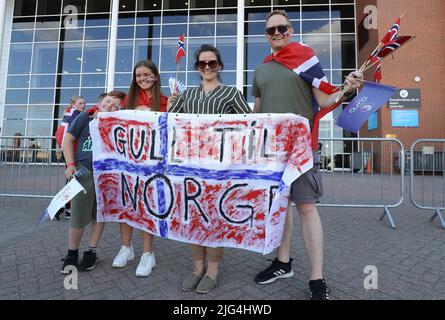 Southampton, England, 7.. Juli 2022. Norwegen-Fans vor dem Stadion vor dem Spiel der UEFA Women's European Championship 2022 im St. Mary's Stadium, Southampton. Bildnachweis sollte lauten: Paul Terry / Sportimage Kredit: Sportimage/Alamy Live News Stockfoto