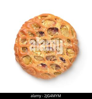 Blick von oben auf Apfelkirschkuchen isoliert auf weiß Stockfoto