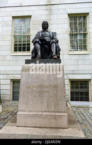 John Harvard Statue (1884 - Daniel Chester Französisch - Bildhauer), Harvard University, Cambridge, Middlesex County, Massachusetts, USA, Nordamerika Stockfoto