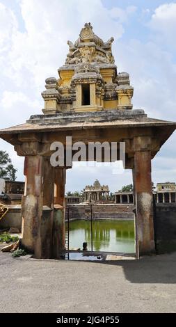 Eingang der Melukote pushkarni Kuppel, Melukote, Mandya, Karnataka, Indien. Stockfoto