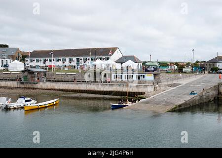 Bal Maiden Pilot Gig verlässt Porthleven, Cornwall, zu einem Trainingslauf Stockfoto