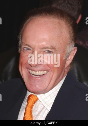 15. Oktober 2004; Los Angeles, CA, USA; Schauspieler JAMES CAAN bei der jährlichen „Adopt A Minefield“-Gala 4. im Century Plaza Hotel. (Bild: Paul Fenton/ZUMAPRESS.com) Stockfoto