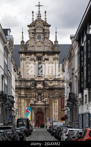 Brussels Old Town, Brussels Capital Region, Belgium - 06 26 2022 - Fassade des Heiligen Johannes des Täufers in der katholischen Kirche Beguinage Stockfoto