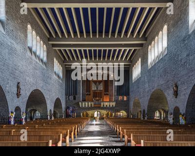 Sankt Vith, Ost- Belgien, Belgien - 08 08 2020 Innenarchitektur der katholischen Kirche Stockfoto