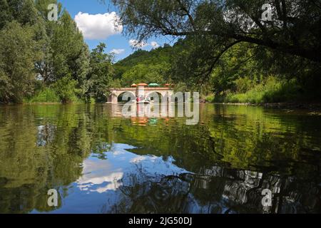 Alte Steinbrücke über die Werra bei Creuzburg Stockfoto