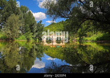 Alte Steinbrücke über die Werra bei Creuzburg Stockfoto