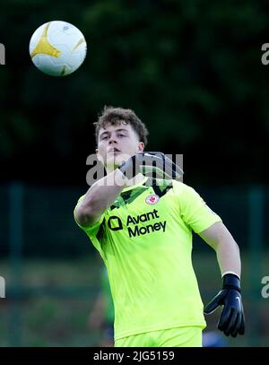 Edward McGinty von Sligo Rovers in Aktion während der ersten Qualifikationsrunde der UEFA Europa Conference League, des ersten Beinschlaches in Park Hall, Oswestry. Bilddatum: Donnerstag, 7. Juli 2022. Stockfoto