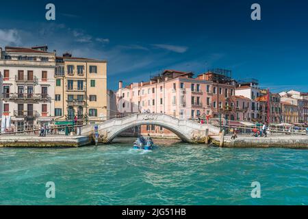 Ponte della Veneta Marina an der Riva San Biasio in Venedig, Italien Stockfoto