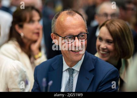 Berlin, Deutschland. 07.. Juli 2022. Der Parteivorsitzende Friedrich Merz (CDU) sitzt in der Landesvertretung Baden-Württemberg für die Stattspartei. Quelle: Fabian Sommer/dpa/Alamy Live News Stockfoto