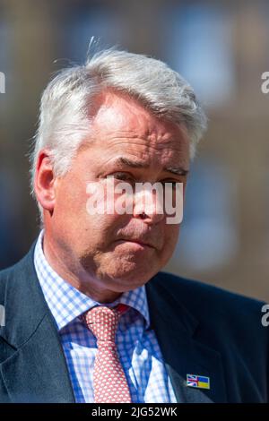 London, Großbritannien. 7. Juli 2022. Tim Loughton, Abgeordneter für East Worthing und Shoreham, gibt gegenüber dem Parlament ein Medieninterview. Zuvor hatte Boris Johnson, Premierminister, eine Erklärung vor 10 Downing Street abgegeben, die als Vorsitzender der Konservativen Partei zurücktrat. Kredit: Stephen Chung / Alamy Live Nachrichten Stockfoto