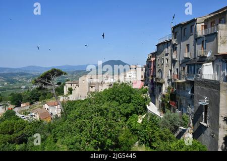 Panoramablick auf die Landschaft von Guardia Sanframondi, einem Dorf in der Provinz Benevento, Italien. Stockfoto