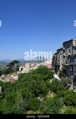 Panoramablick auf die Landschaft von Guardia Sanframondi, einem Dorf in der Provinz Benevento, Italien. Stockfoto