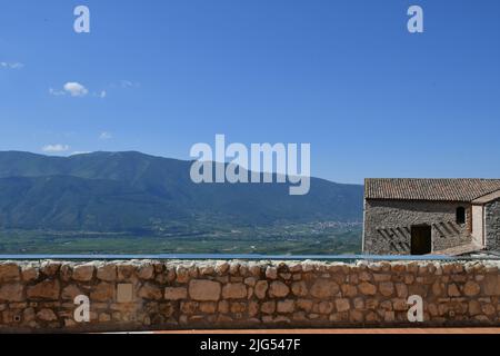 Panoramablick auf die Landschaft von Guardia Sanframondi, einem Dorf in der Provinz Benevento, Italien. Stockfoto