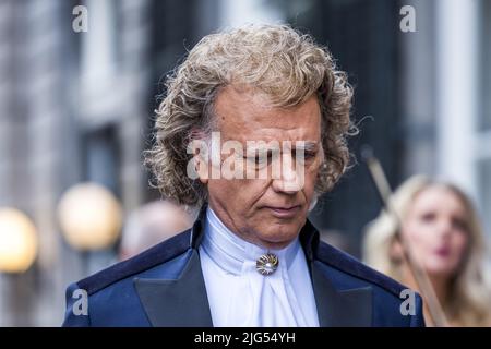 2022-07-07 20:44:31 MAASTRICHT - Violinist Andre Rieu während eines Konzerts im Vrijthof. Es ist der Beginn einer ganzen Reihe von Konzerten auf dem Maastrichter Platz. ANP KIPPA MARCEL VAN HOORN niederlande aus - belgien aus Stockfoto