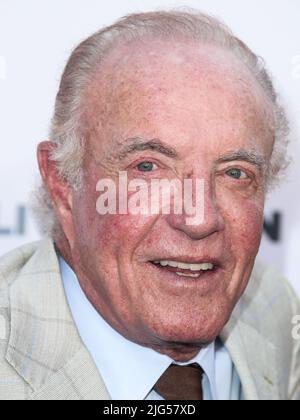 Hollywood, Usa. 07.. Juli 2022. (DATEI) James Caan tot um 82 Uhr. HOLLYWOOD, LOS ANGELES, KALIFORNIEN, USA - 22. APRIL: Der amerikanische Schauspieler James Caan kommt zur jährlichen Rettung der Humane Society of the United States! Los Angeles Benefit 2017 fand am 22. April 2017 in den Paramount Studios in Hollywood, Los Angeles, Kalifornien, USA statt. (Foto von Xavier Collin/Image Press Agency) Quelle: Image Press Agency/Alamy Live News Stockfoto