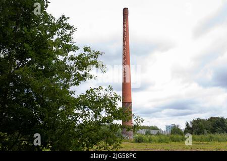 Historischer Kamin der ehemaligen Ziegelfabrik Canoy-Herfkens in Tegelen, offizielles Denkmal, Niederlande Stockfoto