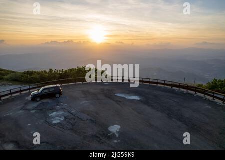 Blick auf den Hang des monte Nerone in der Region Marken in Italien Stockfoto