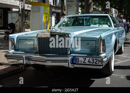 BERLIN - 18. JUNI 2022: Persönliches Luxus-Coupé Lincoln Continental Mark V, 1978. Diamond Jubilee Edition. Classic Days Berlin. Stockfoto