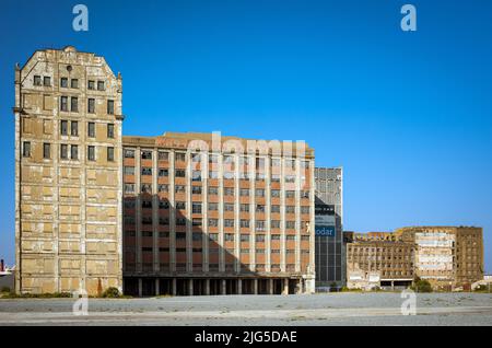 Verstucktes Gebäude, Spillers Millennium Mills während der Open House London Tour 2021, West Silvertown, East London, Großbritannien. Stockfoto