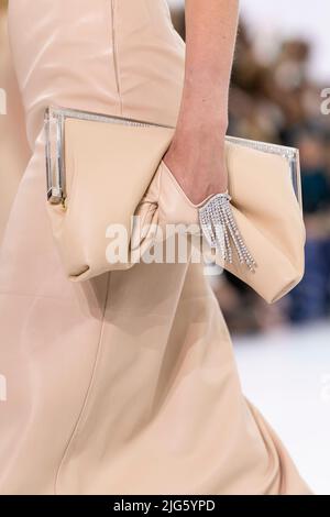 FENDI Haute Couture AW22-23 Start- und Landebahn während der Haute Couture Herbst-Winter 2022/23 am 2022. Juli - Paris, Frankreich. 07/07/2022 Stockfoto