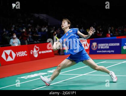 Kuala Lumpur, Malaysia. 07.. Juli 2022. Nozomi Okuhara aus Japan tritt beim dritten Match der Perodua Malaysia Masters 2022 in der Axiata Arena, Bukit Jalil, gegen Phittayaporn Chaiwan aus Thailand an. Nozomi Okuhara Hat Gewonnen, Score 21/16, 21/8. Kredit: SOPA Images Limited/Alamy Live Nachrichten Stockfoto