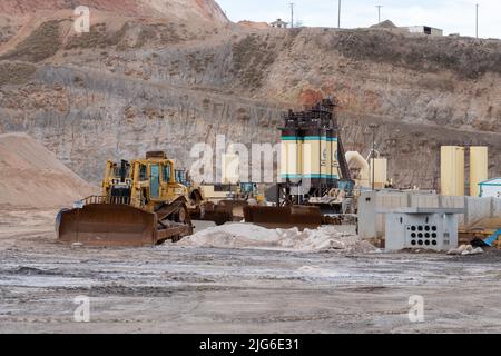 Eine industrielle Asphaltanlage in Utah. Stockfoto