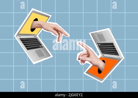 Zusammengesetztes Collage-Bild von zwei Armen Finger berühren einander zwei Laptops zeigen isoliert auf kariertem Hintergrund Stockfoto