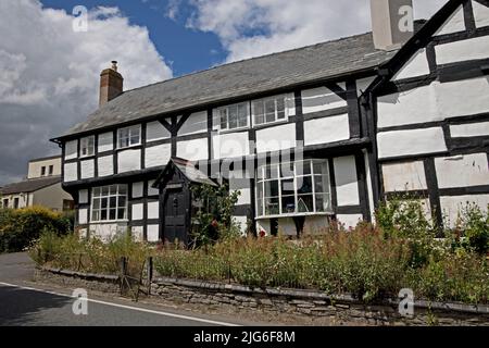 Das Old Oak House ist ein mittelalterliches schwarz-weißes Fachwerkhaus im mittelalterlichen Dorf Pembridge im Arrow Valley Herefordhire UK Stockfoto