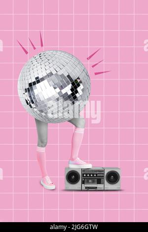 Exklusive Malerei Magazin Skizze Bild von Disco Ball zu Fuß Dame Beine genießen Musik Boom box isoliert Zeichnung rosa Hintergrund Stockfoto