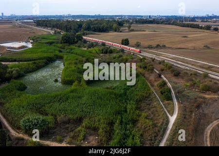 Luftaufnahme von Antipatris / Tel Afek Naturschutzgebiet, das an den starken mehrjährigen Quellen des Flusses Yarkon liegt, die im Laufe der Geschichte geschaffen hat Stockfoto