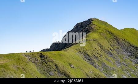 Wandergruppe auf dem Weg zum Gipfel des Imbachhorns, Zell am See, Pinzgau, Salzburger Land, Österreich, Europa Stockfoto