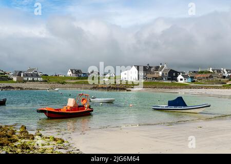 Boote im Scarinish Harbour auf der Isle of Tiree. Innere Hebriden, Schottland Stockfoto