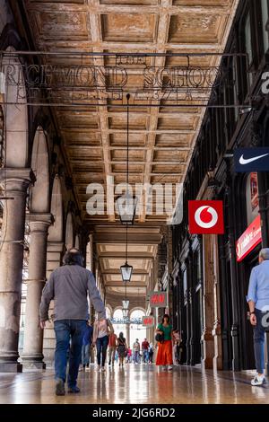 Via XX Settembre, die Haupteinkaufsstraße in Genua, Genua, Ligurien, Italien Stockfoto