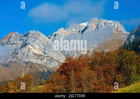 La Tournette Bergkette im Herbst, Massif des Bornes, Montmin, Savoie, Frankreich Stockfoto