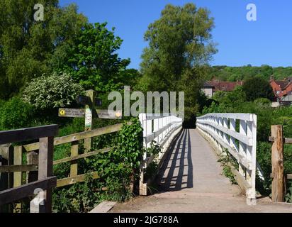 South Downs Way-Schilder am Cuckmere River in Alfriston, East Sussex. Stockfoto