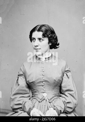 Anna E. Dickinson, zwischen 1855 und 1865. [Anna Elizabeth Dickinson: Amerikanische Abolitionistin, Fürsprecherin für Frauenrechte und Mäßigung. Erste Frau, die vor dem US-Kongress eine politische Rede halten wird]. Stockfoto