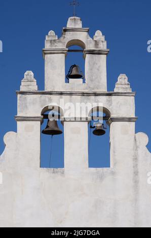 Mission San Jan Capistrano drei Glockenturm, San Antonio, Texas, USA Stockfoto