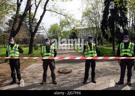 2. Mai 2021, Odessa, Ukraine: Das Personal der Nationalgarde der Ukraine in der Nähe des Kulykove-Feldes gesehen. Die Auseinandersetzungen in Odesa 2014 waren eine Reihe von Konflikten zwischen pro-Maidan- und Anti-Maidan-Demonstranten, die sich nach der Revolution der würde in der südukrainischen Stadt Odesa ereigneten. Die Gewalt verschärfte sich am 2. Mai, als ein Pro-Maidan-Mob Anti-Maidan-Aktivisten attackierte und Anti-Maidan-Aktivisten in ein Gewerkschaftshaus zwang, das von Pro-maidan-Demonstranten, die Molotow-Cocktails auf das Gebäude warfen, in Brand gesetzt wurde. Die Menge wurde schon zu ihrer Zeit skandiert, um sie in Brand zu setzen Stockfoto