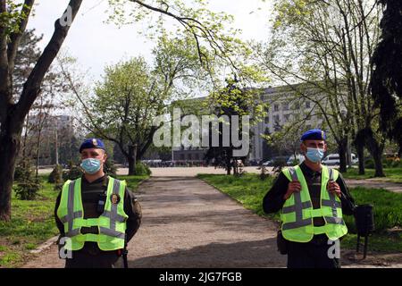 2. Mai 2021, Odessa, Ukraine: Das Personal der Nationalgarde der Ukraine in der Nähe des Kulykove-Feldes gesehen. Die Auseinandersetzungen in Odesa 2014 waren eine Reihe von Konflikten zwischen pro-Maidan- und Anti-Maidan-Demonstranten, die sich nach der Revolution der würde in der südukrainischen Stadt Odesa ereigneten. Die Gewalt verschärfte sich am 2. Mai, als ein Pro-Maidan-Mob Anti-Maidan-Aktivisten attackierte und Anti-Maidan-Aktivisten in ein Gewerkschaftshaus zwang, das von Pro-maidan-Demonstranten, die Molotow-Cocktails auf das Gebäude warfen, in Brand gesetzt wurde. Die Menge wurde schon zu ihrer Zeit skandiert, um sie in Brand zu setzen Stockfoto