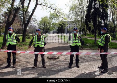 2. Mai 2021, Odessa, Ukraine: Das Personal der Nationalgarde der Ukraine in der Nähe des Kulykove-Feldes gesehen. Die Auseinandersetzungen in Odesa 2014 waren eine Reihe von Konflikten zwischen pro-Maidan- und Anti-Maidan-Demonstranten, die sich nach der Revolution der würde in der südukrainischen Stadt Odesa ereigneten. Die Gewalt verschärfte sich am 2. Mai, als ein Pro-Maidan-Mob Anti-Maidan-Aktivisten attackierte und Anti-Maidan-Aktivisten in ein Gewerkschaftshaus zwang, das von Pro-maidan-Demonstranten, die Molotow-Cocktails auf das Gebäude warfen, in Brand gesetzt wurde. Die Menge wurde schon zu ihrer Zeit skandiert, um sie in Brand zu setzen Stockfoto