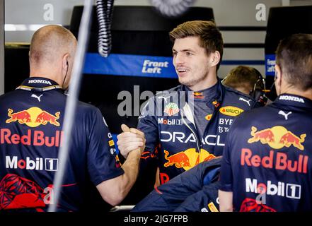 SPIELBERG - Max Verstappen (Red Bull) in der Boxengasse vor dem Training 1. vor dem Grand Prix von Österreich F1 am Red Bull Ring am 8. Juli 2022 in Spielberg, Österreich. ANP SEM VAN DER WAL Quelle: ANP/Alamy Live News Stockfoto