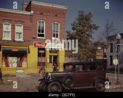 Shulman's Market an der südöstlichen Ecke der N Street und Union Street S.W., Washington, D.C. mit einem Chevrolet-Wagen aus dem Jahr 1931, der davor abgestellt war. Stockfoto